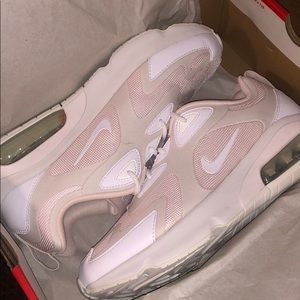 New Women’s Air Max 200